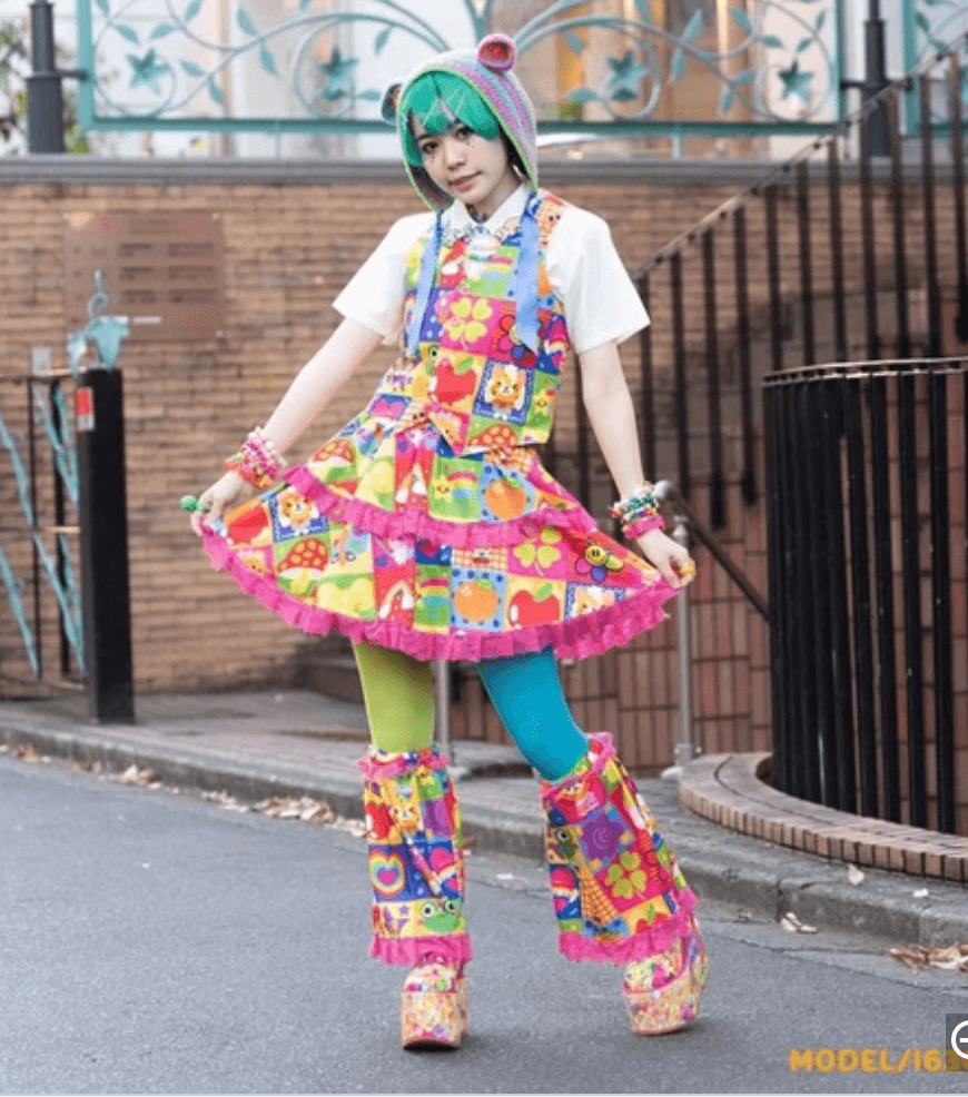 Ripped Leggings Girl in Harajuku – Tokyo Fashion