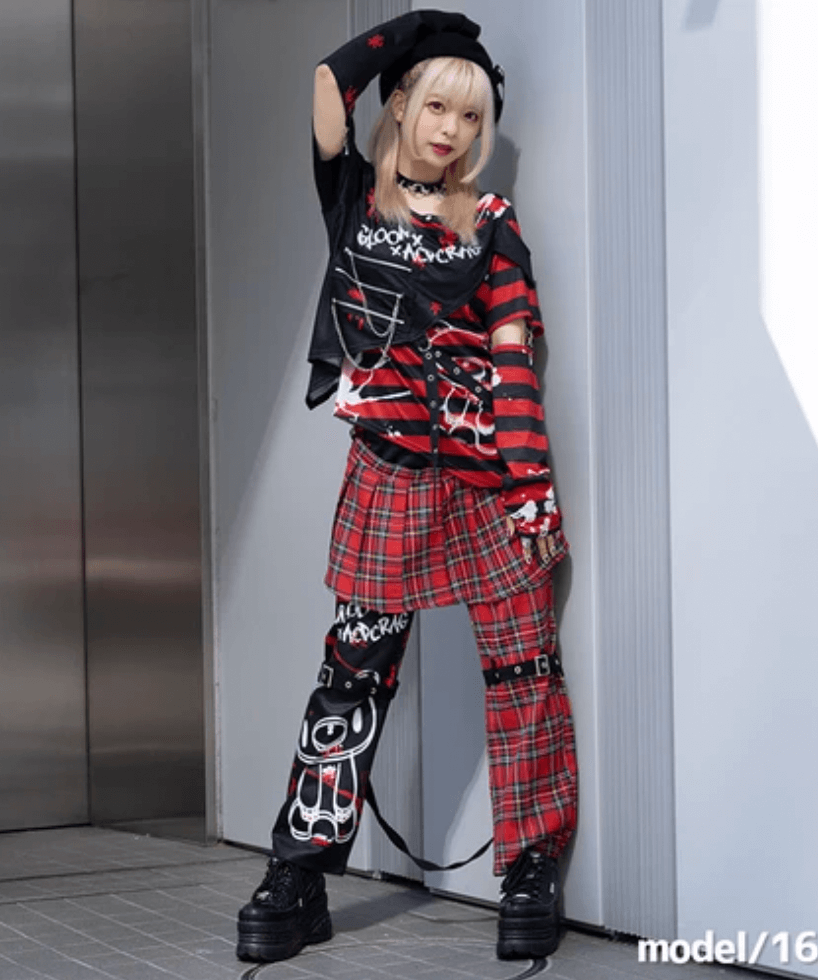 Ripped Leggings Girl in Harajuku – Tokyo Fashion